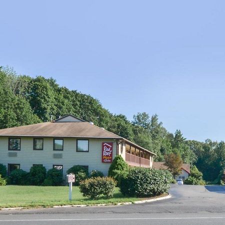 Red Roof Inn Plus+ & Suites Гилфорд Екстериор снимка