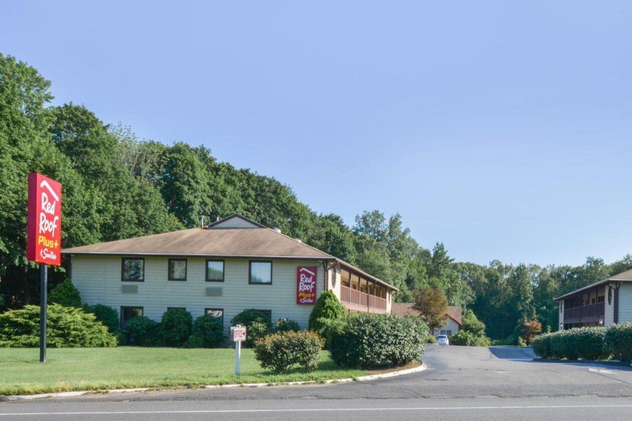 Red Roof Inn Plus+ & Suites Гилфорд Екстериор снимка